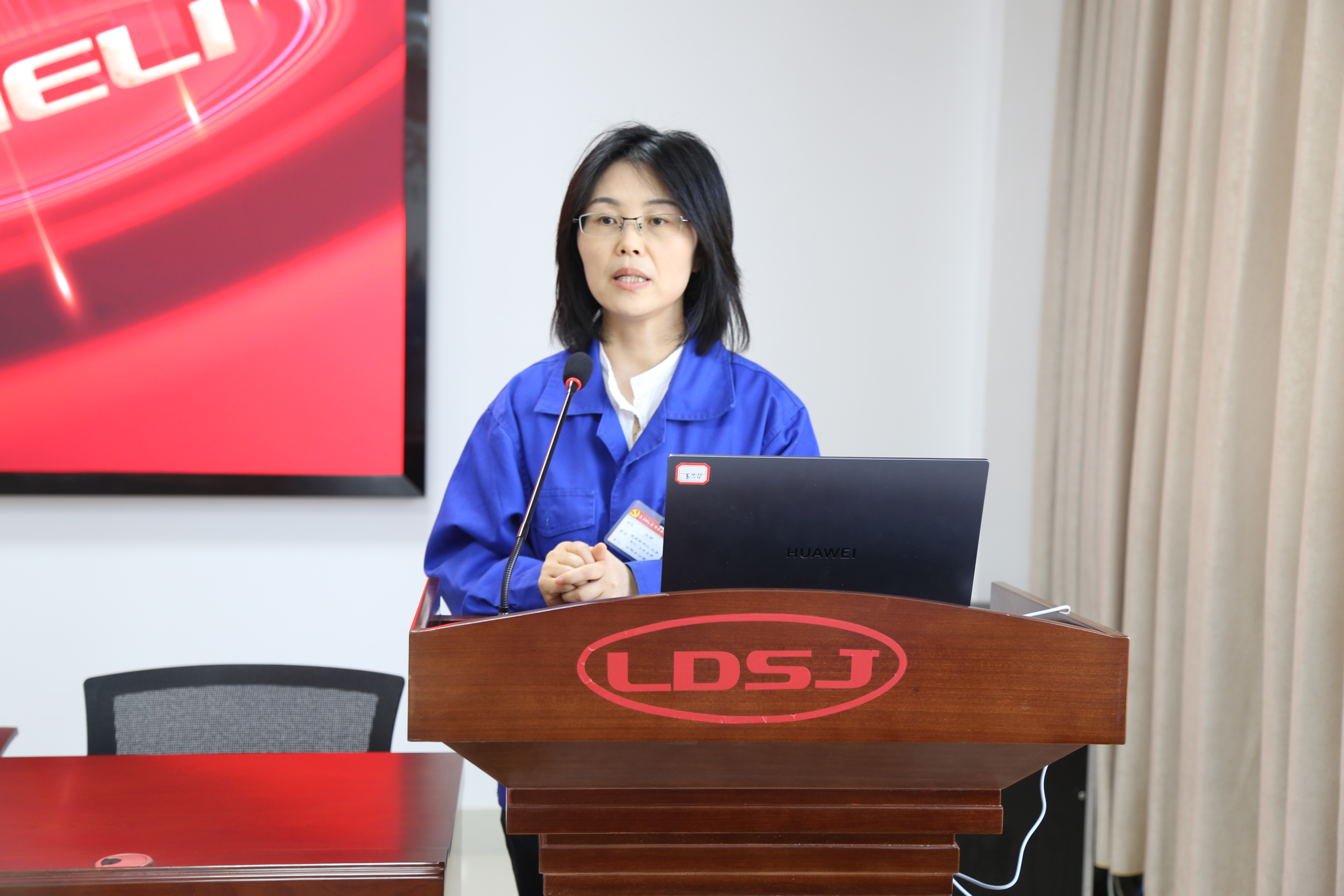 公司領(lǐng)導講話照片.JPG